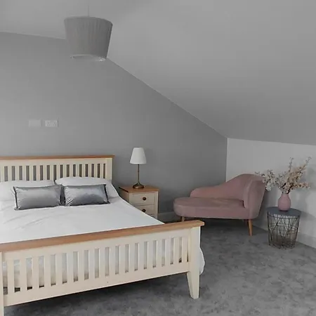 Sleeps12-6Bed-3Bath-Freeparking-Limerick